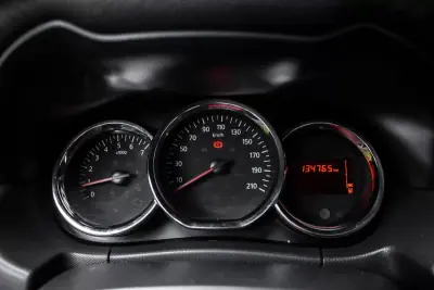 Dacia Duster 2014 - 10490 EUR, 134765 km - AUTO.MOTO.pt - 134765km - foto 15 de 36