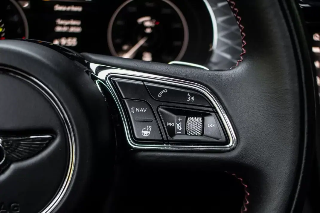 Bentley Bentayga 2022 - 210000 EUR, 70942 km - AUTO.MOTO.pt - 70942km - foto 17 de 57