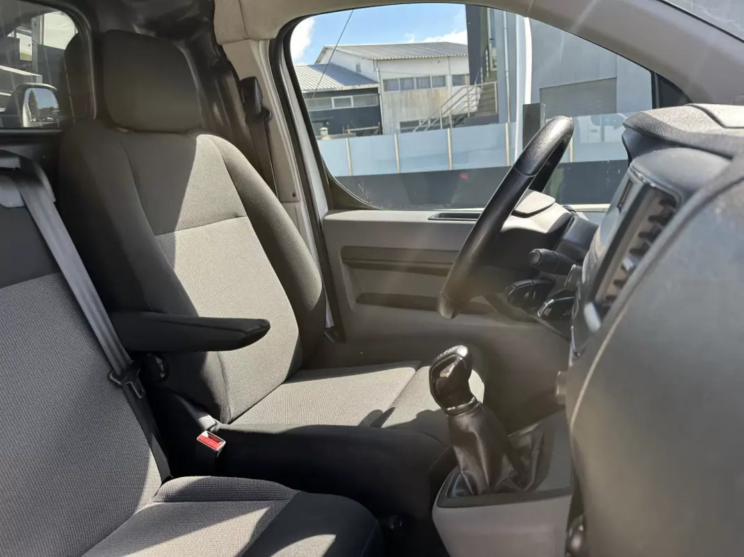 Peugeot Expert 2018 - 14900 EUR, 170000 km - 170000km - foto 27 de 45