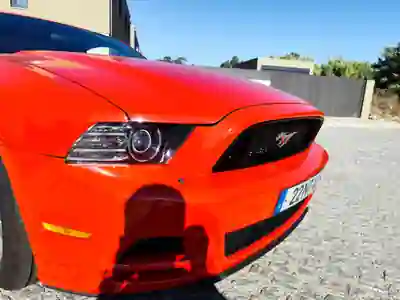 Ford Mustang 2013 - 27500 EUR, 32000 km - AUTO.MOTO.pt - 32000km - foto 7 de 15