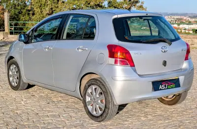 Toyota Yaris 2009 — photo 6 of 21