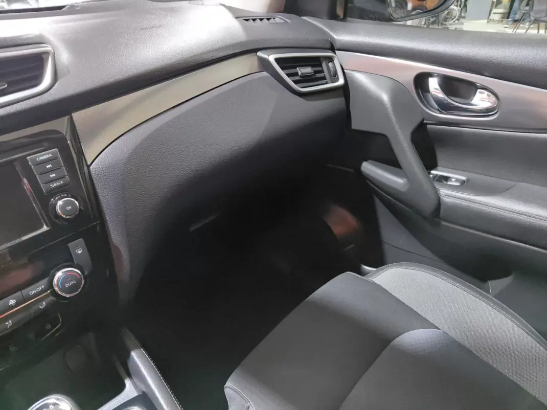 Nissan Qashqai 2018 - 18900 EUR, 99000 km - AUTO.MOTO.pt - 99000km - foto 13 de 16