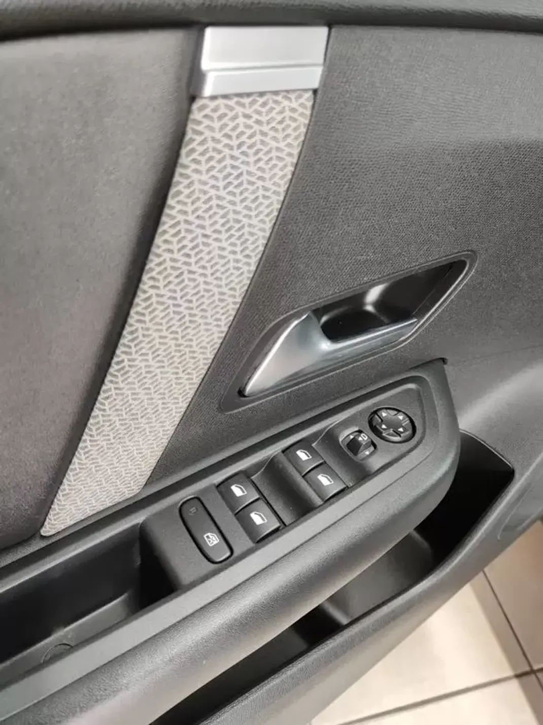 Citroën C4 2022 - 20750 EUR, 47000 km - AUTO.MOTO.pt - 47000km - foto 22 de 35