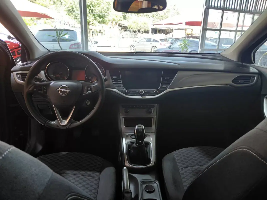 Opel Astra 2019 - 11900 EUR, 155000 km - AUTO.MOTO.pt - 155000km - foto 20 de 21