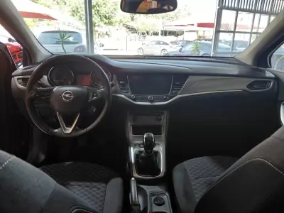 Opel Astra 2019 - 11900 EUR, 155000 km - AUTO.MOTO.pt - 155000km - foto 20 de 21