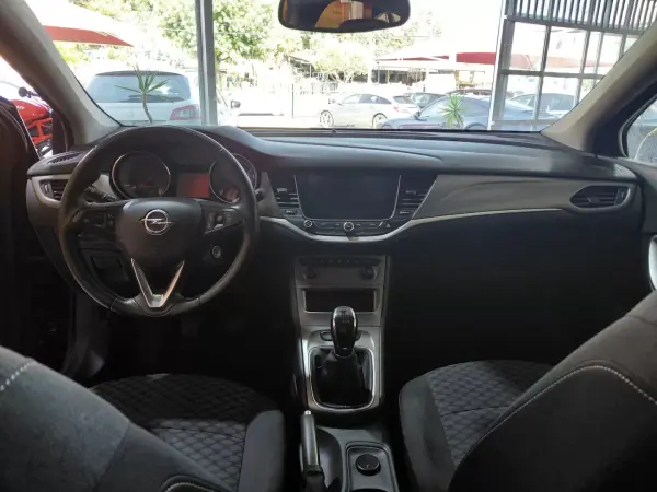 Opel Astra 2019 - 11900 EUR, 155000 km - AUTO.MOTO.pt - 155000km - foto 20 de 21