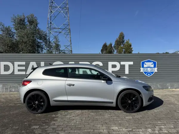 Volkswagen Scirocco 2010 - 9950 EUR, 301000 km - AUTO.MOTO.pt - 301000km - foto 4 de 16