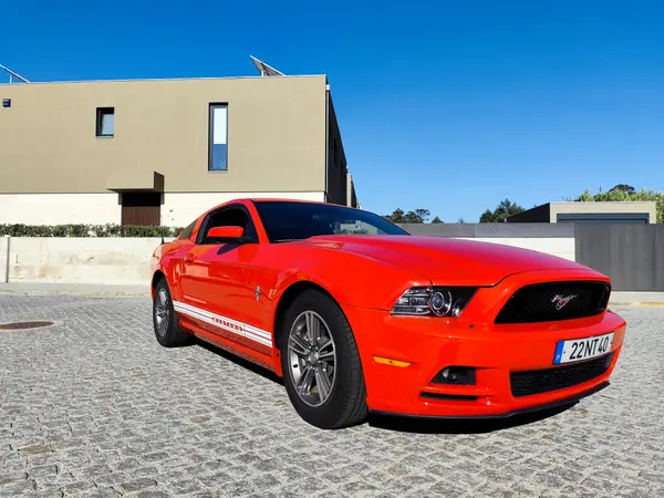 Ford Mustang 2013 - 27500 EUR, 32000 km - AUTO.MOTO.pt - 32000km - foto 3 de 15