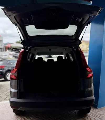 Dacia Jogger 2023 - 15950 EUR, 50000 km - AUTO.MOTO.pt - 50000km - foto 24 de 25