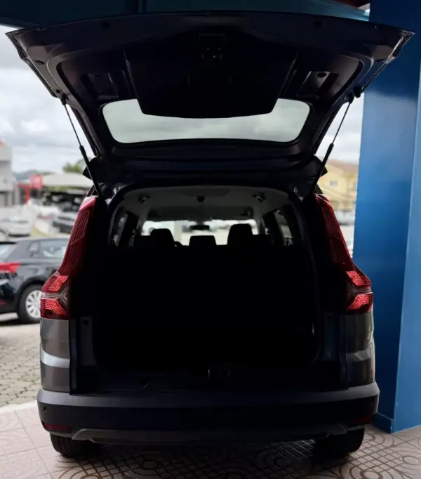 Dacia Jogger 2023 - 15950 EUR, 50000 km - AUTO.MOTO.pt - 50000km - foto 24 de 25