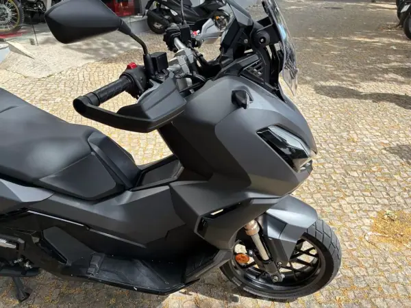 Honda ADV 150 2023 - 5300 EUR, 16240 km - AUTO.MOTO.pt - 16240km - foto 5 de 14