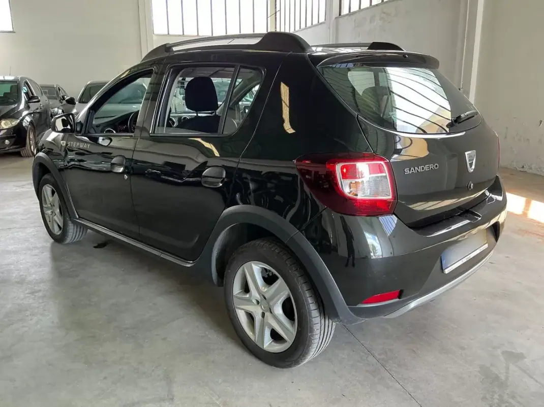 Dacia Sandero 2015 - 10900 EUR, 46000 km - AUTO.MOTO.pt - 46000km - foto 3 de 5