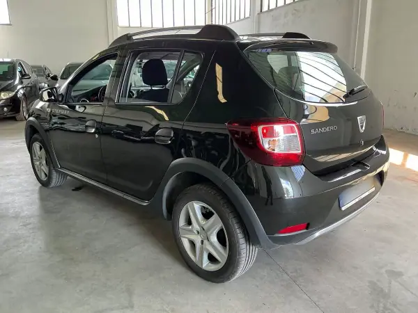 Dacia Sandero 2015 - 10900 EUR, 46000 km - AUTO.MOTO.pt - 46000km - foto 3 de 5