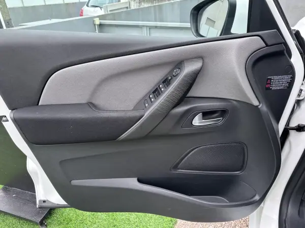 Citroën C4 Picasso 2015 - 9250 EUR, 160000 km - AUTO.MOTO.pt - 160000km - foto 48 de 68