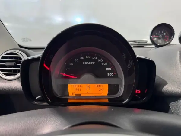 Smart ForTwo Coupé 2013 - 12500 EUR, 118671 km - AUTO.MOTO.pt - 118671km - foto 31 de 48