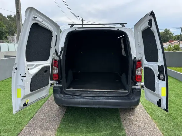 Citroën Berlingo 1.5 Hdi 2019 - 9900 EUR, 180000 km - AUTO.MOTO.pt - 180000km - foto 18 de 43