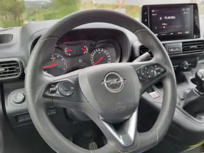 Opel COMBO 2020 - 13750 EUR, 158909 km - AUTO.MOTO.pt - 158909km - foto 2 de 16