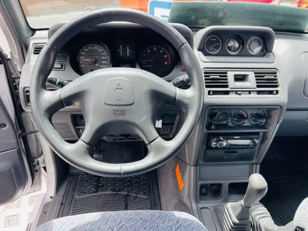 Mitsubishi Pajero 1998 - 19950 EUR, 137356 km - AUTO.MOTO.pt - 137356km - foto 10 de 16
