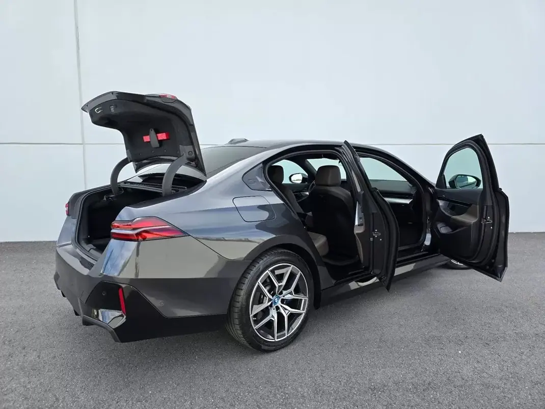 BMW 530e 2024 - 58500 EUR, 48800 km - AUTO.MOTO.pt - 48800km - foto 15 de 46