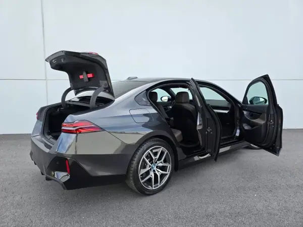 BMW 530e 2024 - 58500 EUR, 48800 km - AUTO.MOTO.pt - 48800km - foto 15 de 46