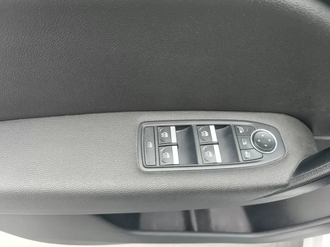 Renault Captur 2020 - 14900 EUR, 196207 km - AUTO.MOTO.pt - 196207km - foto 21 de 34