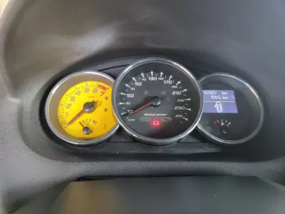 Renault Mégane Coupe 2010 - 18950 EUR, 157000 km - AUTO.MOTO.pt - 157000km - foto 33 de 39