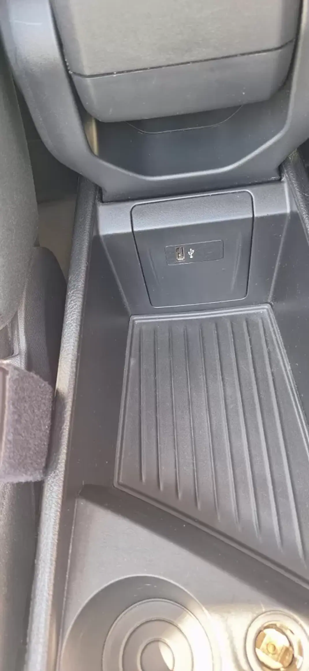 BMW 216 Gran Tourer 2018 - 12950 EUR, 199000 km - AUTO.MOTO.pt - 199000km - foto 13 de 23