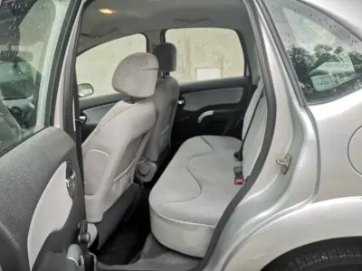 Citroën C3 2004 - 3250 EUR, 145000 km - AUTO.MOTO.pt - 145000km - foto 7 de 16