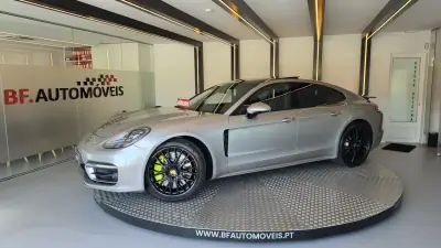 Porsche Panamera 2023 - 97500 EUR, 25369 km - AUTO.MOTO.pt - 25369km - foto 11 de 53