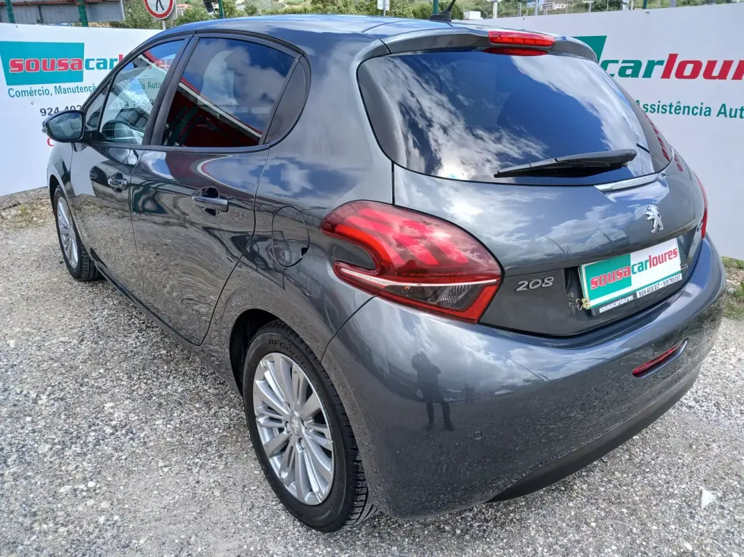 Peugeot 208 2017 - 7950 EUR, 104781 km - AUTO.MOTO.pt - 104781km - foto 13 de 26
