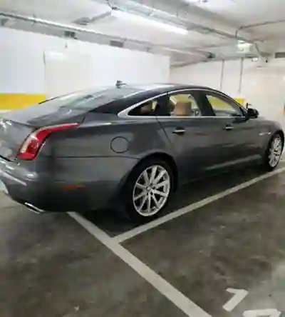 Jaguar XJ 2015 - 24999 EUR, 116000 km - AUTO.MOTO.pt - 116000km - foto 3 de 10