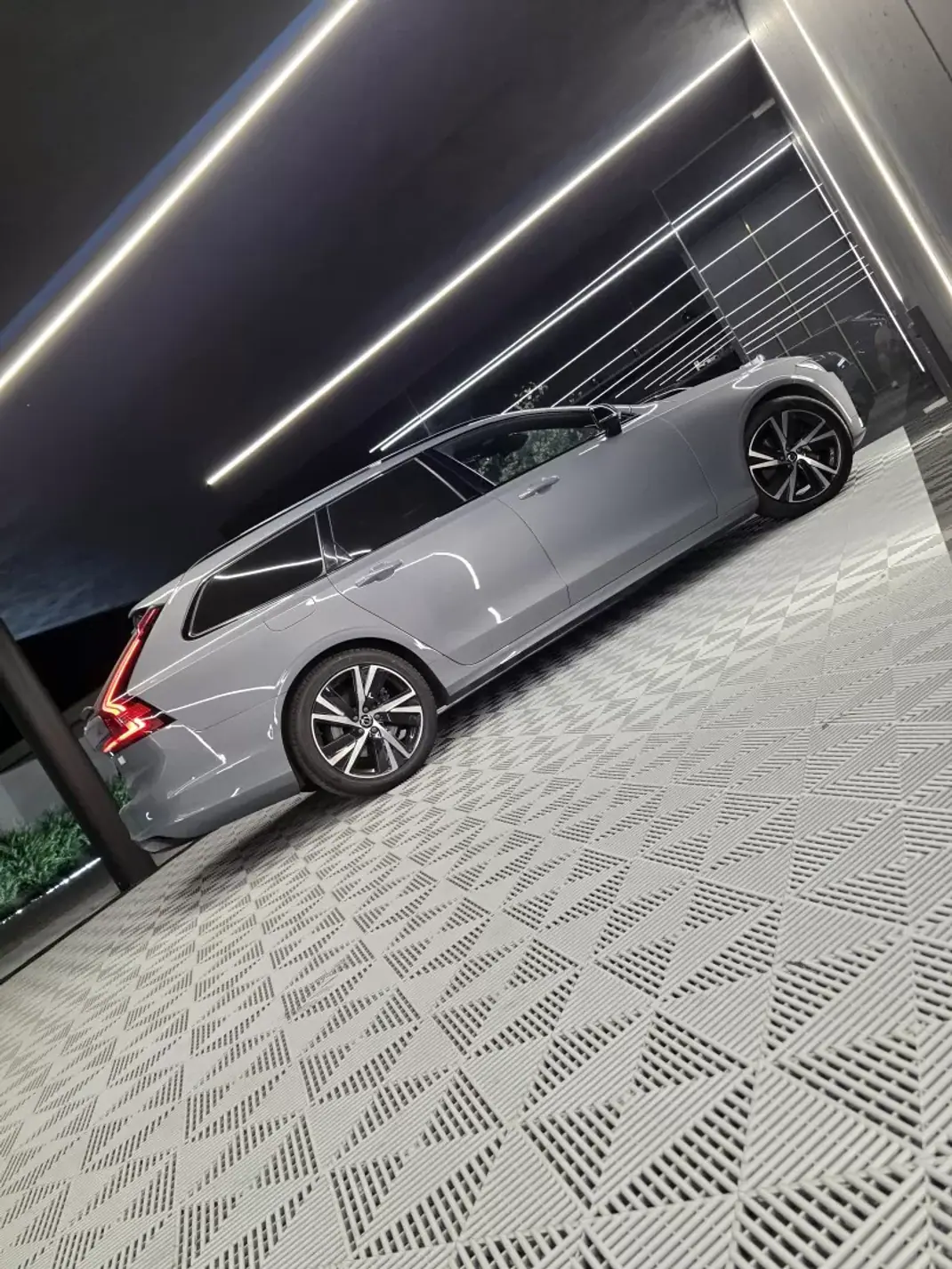 Volvo V90 2021 - 33750 EUR, 125000 km - 125000km - foto 15 de 27