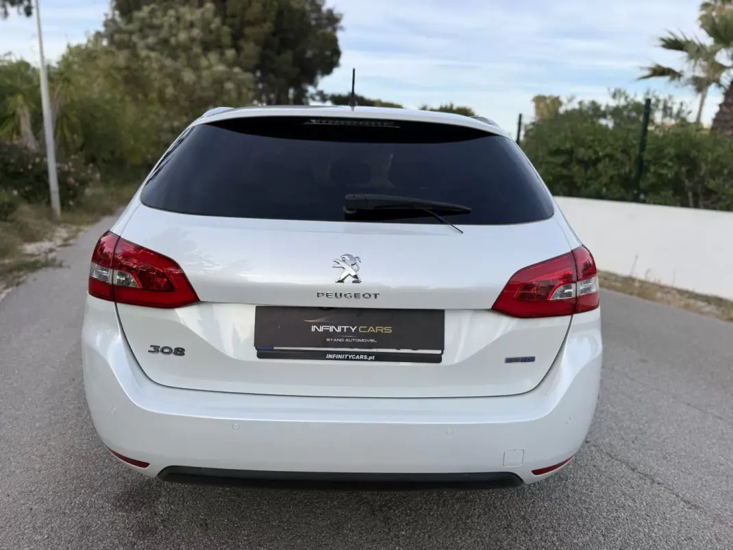 Peugeot 308 SW 2016 - 11699 EUR, 100000 km - AUTO.MOTO.pt - 100000km - foto 9 de 18