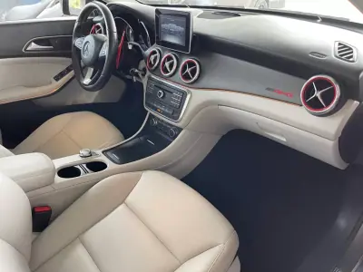 Mercedes-Benz CLA 200 2015 - 14900 EUR, 300000 km - AUTO.MOTO.pt - 300000km - foto 11 de 14