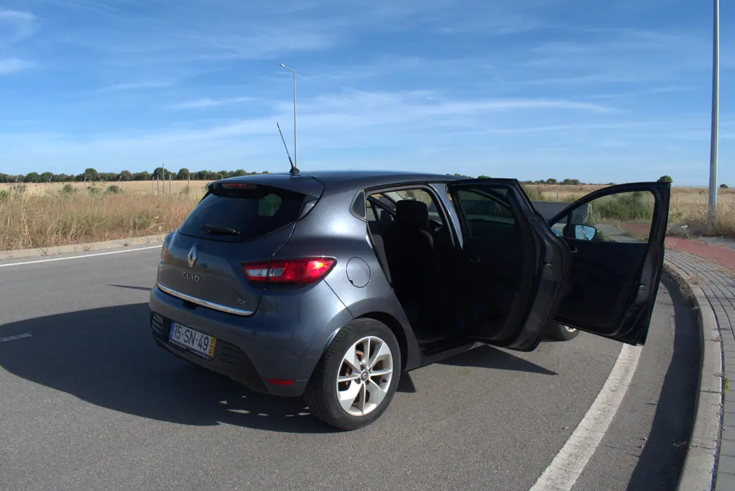 Renault Clio 2017 - 10490 EUR, 90000 km - AUTO.MOTO.pt - 90000km - foto 6 de 15