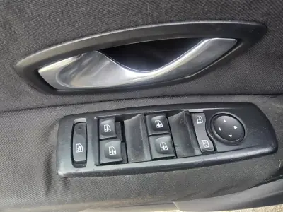Renault Mégane 2008 - 2750 EUR, 332900 km - foto 5 de 17
