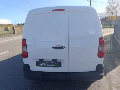 Citroën BERLINGO 3 LUGARES 2017 - 9000 EUR, 220000 km - AUTO.MOTO.pt - 220000km - foto 12 de 30
