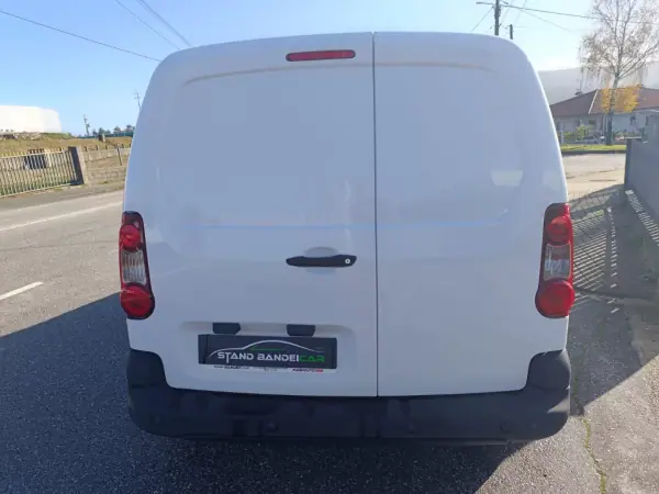 Citroën BERLINGO 3 LUGARES 2017 - 9000 EUR, 220000 km - AUTO.MOTO.pt - 220000km - foto 12 de 30