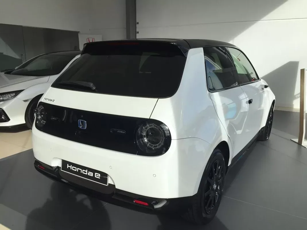 Honda e 2021 - 29950 EUR, 3800 km - AUTO.MOTO.pt - 3800km - foto 3 de 19