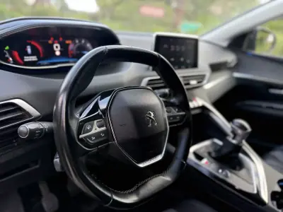 Peugeot 5008 2018 - 13999 EUR, 200000 km - AUTO.MOTO.pt - 200000km - foto 10 de 14