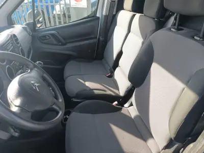 Citroën BERLINGO 3 LUGARES 2017 - 9000 EUR, 220000 km - AUTO.MOTO.pt - 220000km - foto 23 de 30