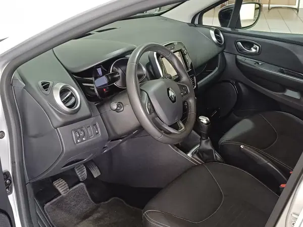 Renault Clio 2017 - 12190 EUR, 82674 km - AUTO.MOTO.pt - 82674km - foto 4 de 12