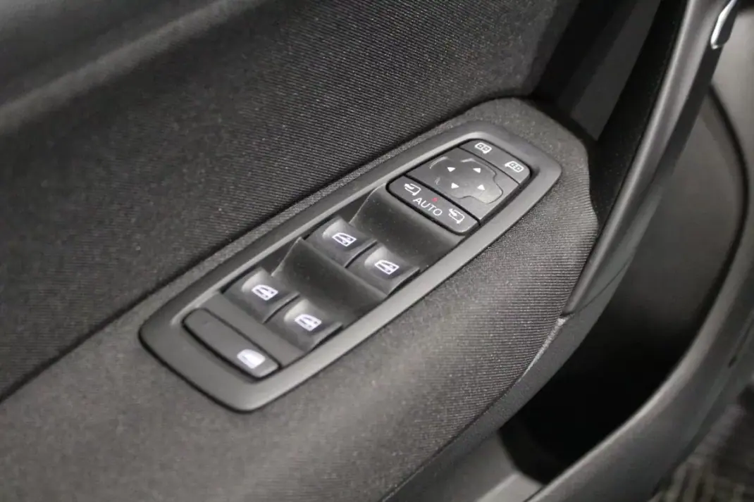 Renault Mégane Sport Tourer 2021 - 15290 EUR, 168000 km - AUTO.MOTO.pt - 168000km - foto 20 de 30