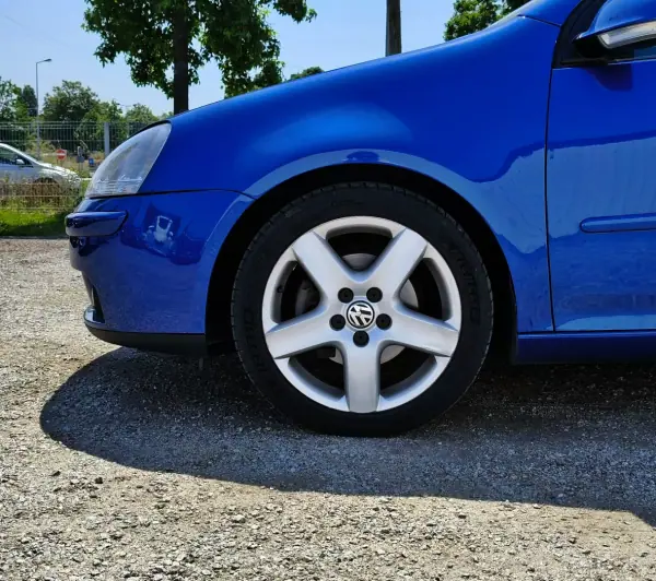 Volkswagen Golf 2006 - 5900 EUR, 308000 km - AUTO.MOTO.pt - 308000km - foto 12 de 24