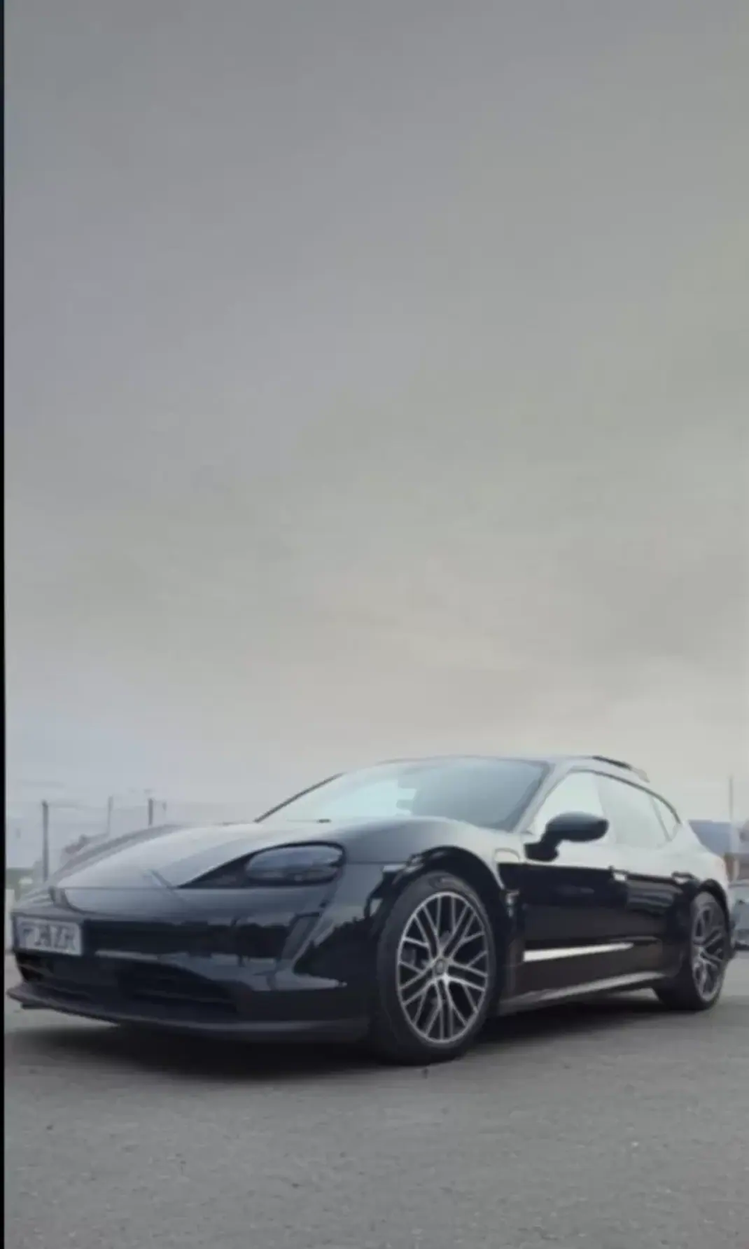 Porsche Taycan Sport Turismo 2023 - 69900 EUR, 98000 km - AUTO.MOTO.pt - 98000km - foto 1 de 5