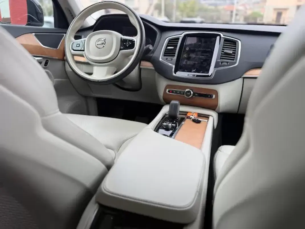Volvo XC 90 2021 - 44900 EUR, 189000 km - AUTO.MOTO.pt - 189000km - foto 13 de 16