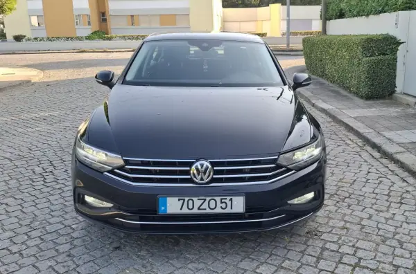 Volkswagen Passat 2018 - 19990 EUR, 135000 km - AUTO.MOTO.pt - 135000km - foto 4 de 11