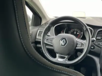Renault Mégane Sport Tourer 2016 - 10750 EUR, 143000 km - AUTO.MOTO.pt - 143000km - foto 23 de 37