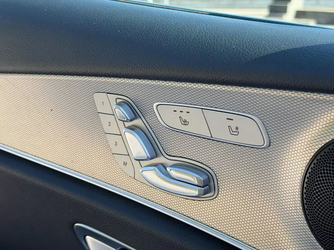 Mercedes-Benz E 300 2019 - 25900 EUR, 138000 km - 138000km - foto 14 de 33