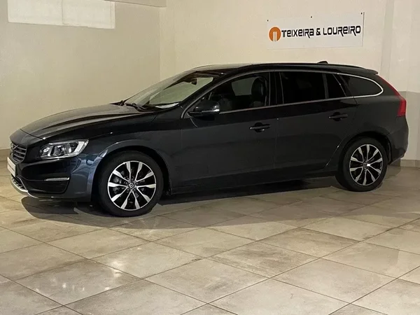 Volvo V60 2017 - 17900 EUR, 165010 km - AUTO.MOTO.pt - 165010km - foto 4 de 23